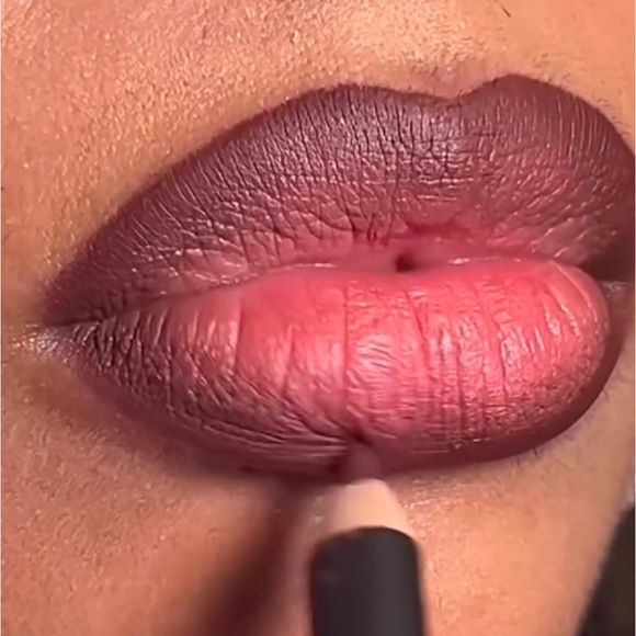 ✏️ ROOT FOR ME! a MAC LIP PENCIL. RETAIL $25. **NEW IN THE BOX. ✨ FIRM ✨ - Picture 3 of 11